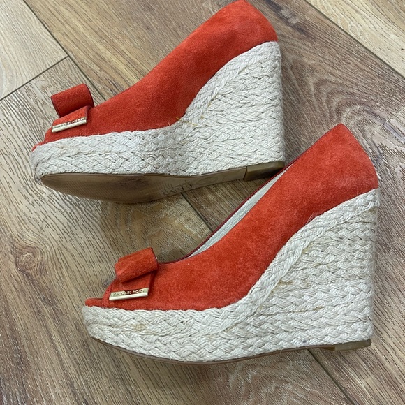 Michael Kors orange suede peep-toe espadrille wedge heels gold-toned hardware - Picture 4 of 6